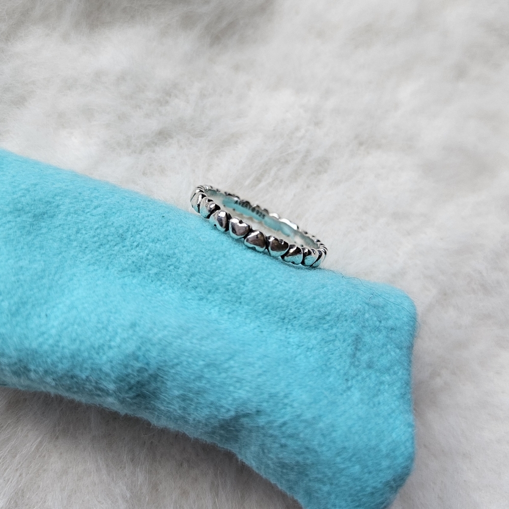 James Avery Hearts Band Sterling Silver Ring✨️ Size 6